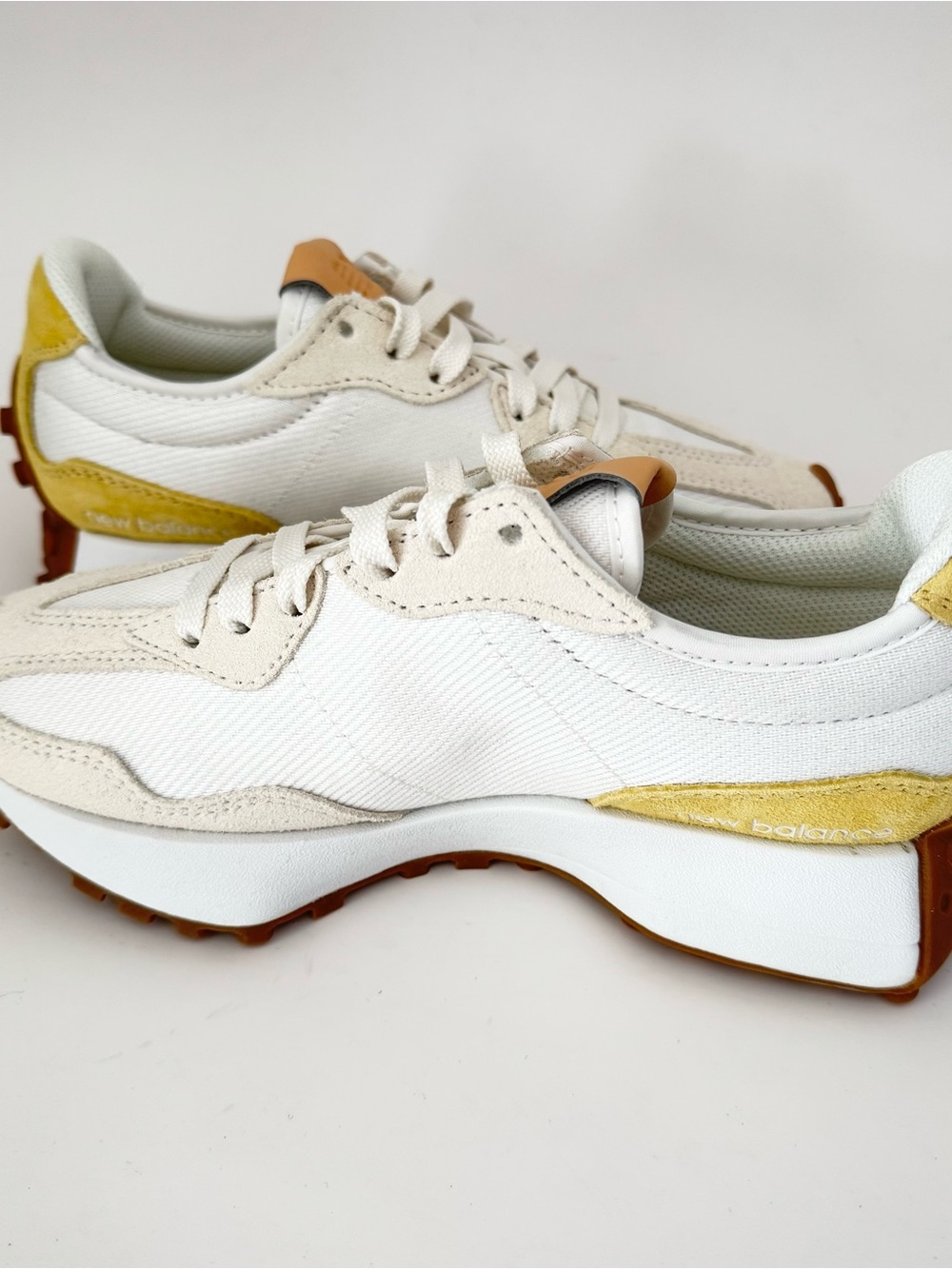 New Balance Women’s 327 Sneakers - WS327RE - size 6.5 - New - Picture 2 of 8